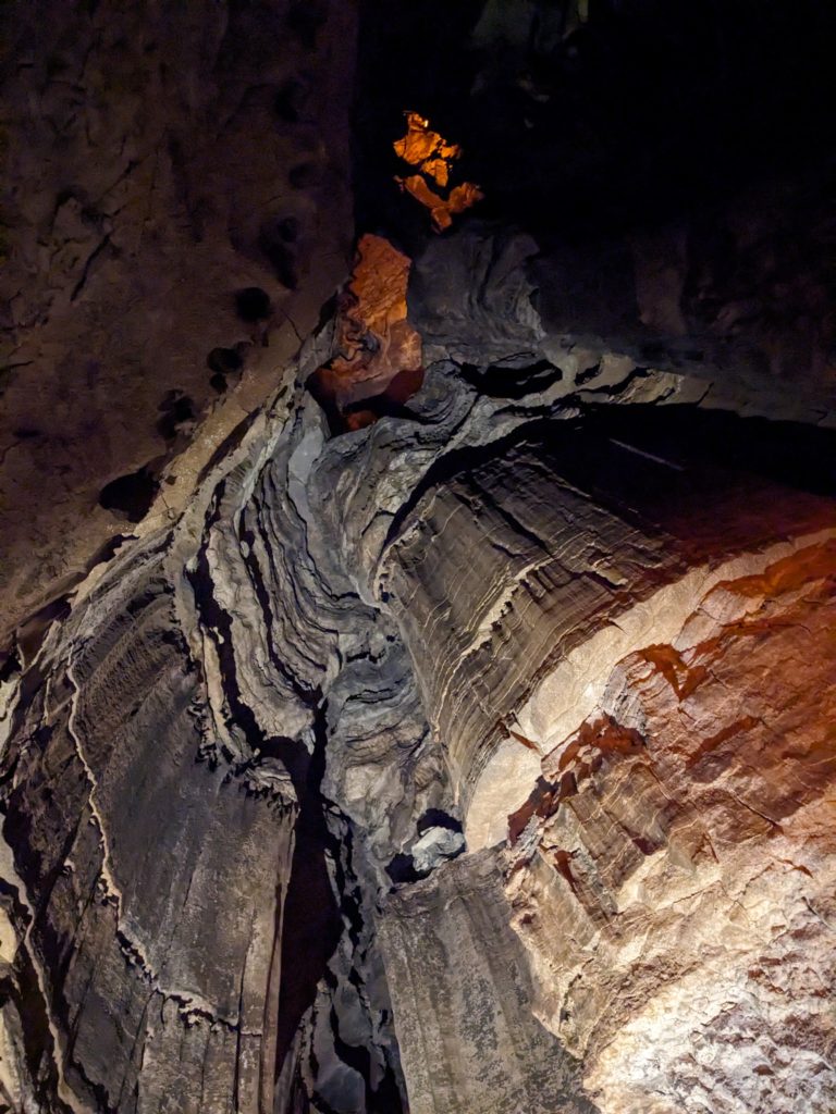 Cavernous cave formation